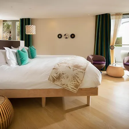Scarlet Hotel 4*