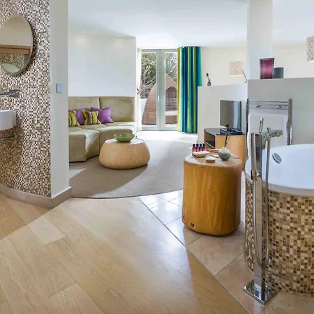 Scarlet Hotel 4*